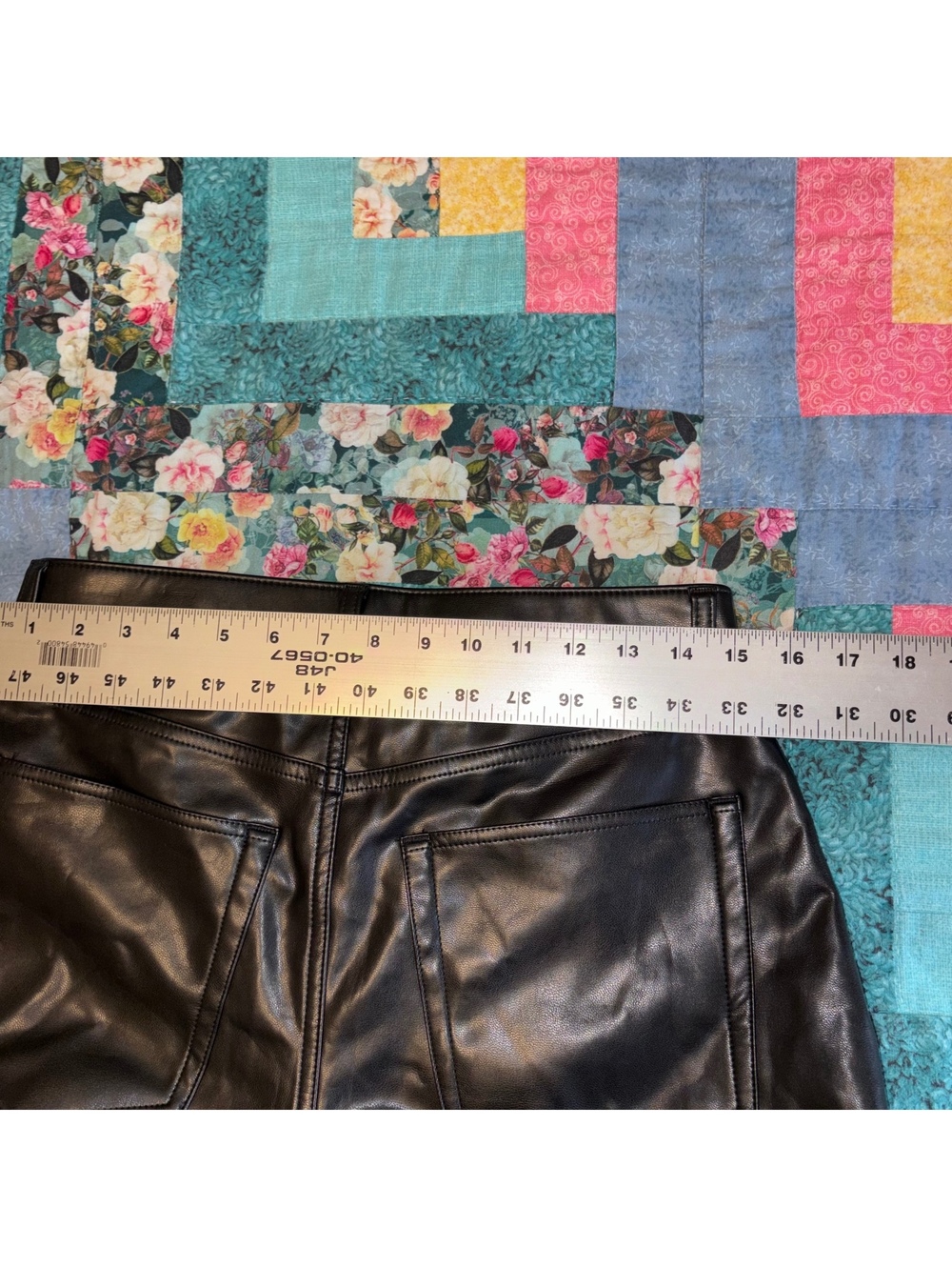 Abercrombie & Fitch 30/10L The '90s Straight Ultra High Rise Faux Leather Pants - Picture 7 of 9